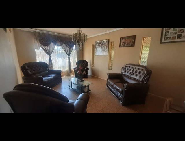 4 BEDROOM FREESTANDING FOR SALE IN BIRCHLEIGH